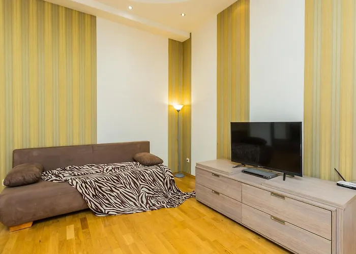 куліша 15, в центрі,тц форум,оперний *