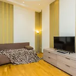 куліша 15, в центрі,тц форум,оперний *