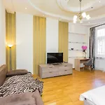 Апартаменты куліша 15, в центрі,тц форум,оперний *