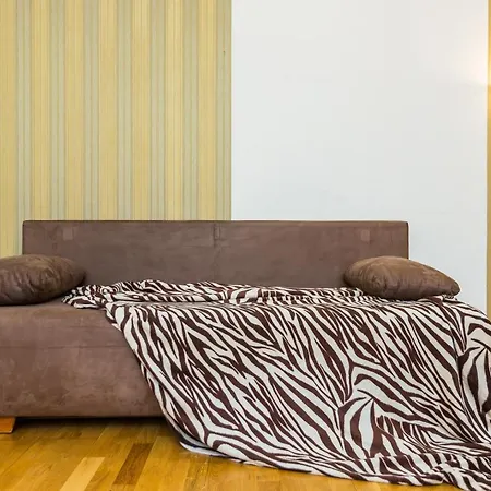 куліша 15, в центрі,тц форум,оперний