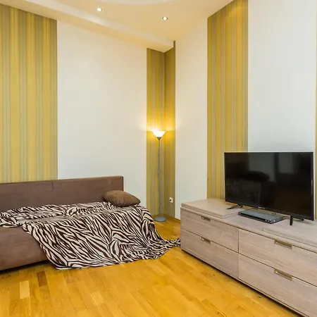 куліша 15, в центрі,тц форум,оперний *