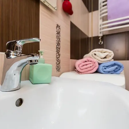 Apartment куліша 15, в центрі,тц форум,оперний *