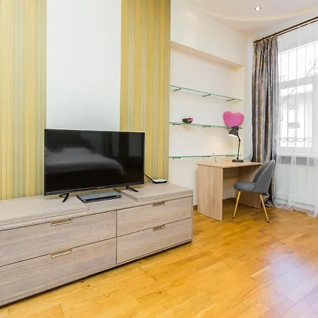 Apartment куліша 15, в центрі,тц форум,оперний Lviv