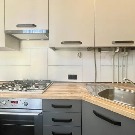 Apartment куліша 15, в центрі,тц форум,оперний