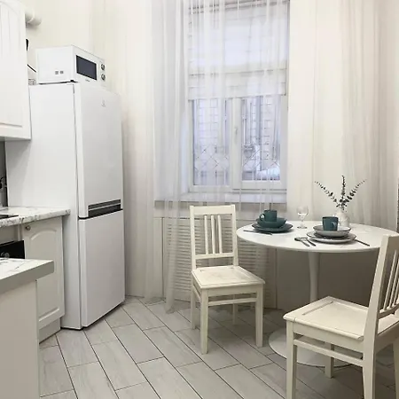 куліша 15, в центрі,тц форум,оперний Lviv