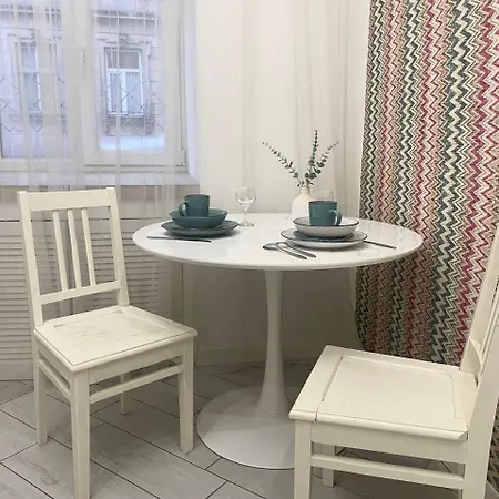 куліша 15, в центрі,тц форум,оперний Apartment