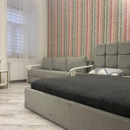 Apartment куліша 15, в центрі,тц форум,оперний *